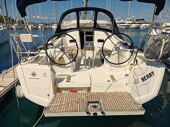 Sun Odyssey 349
